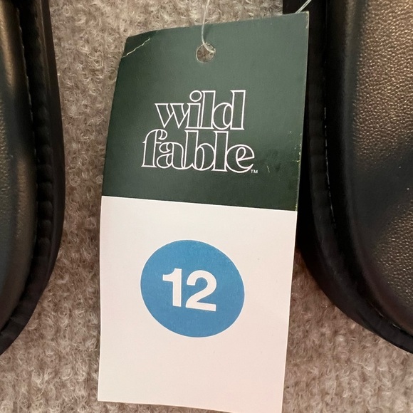 Wild Fable Black Sandals with White Straps - Picture 4 of 5